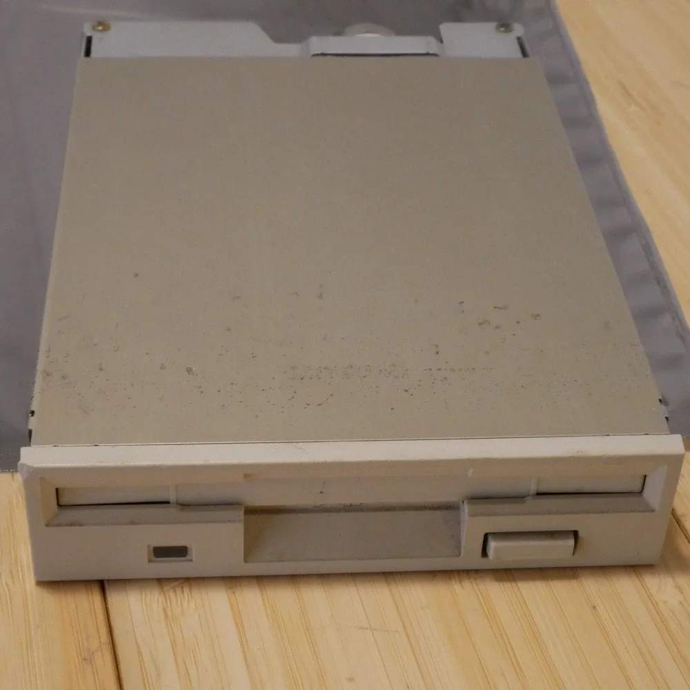 Mitsumi Newtronics D359T5  3.5 inch 1.44MB Internal‎ Floppy Drive - Tested 50